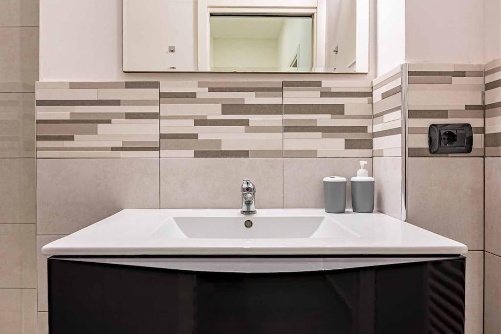 Guest Planet - Modern Flat Centrale M2 Milano Ngoại thất bức ảnh