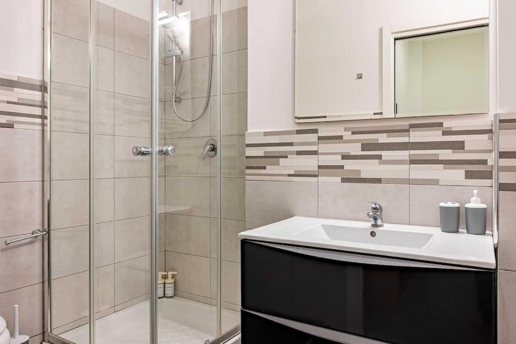 Guest Planet - Modern Flat Centrale M2 Milano Ngoại thất bức ảnh